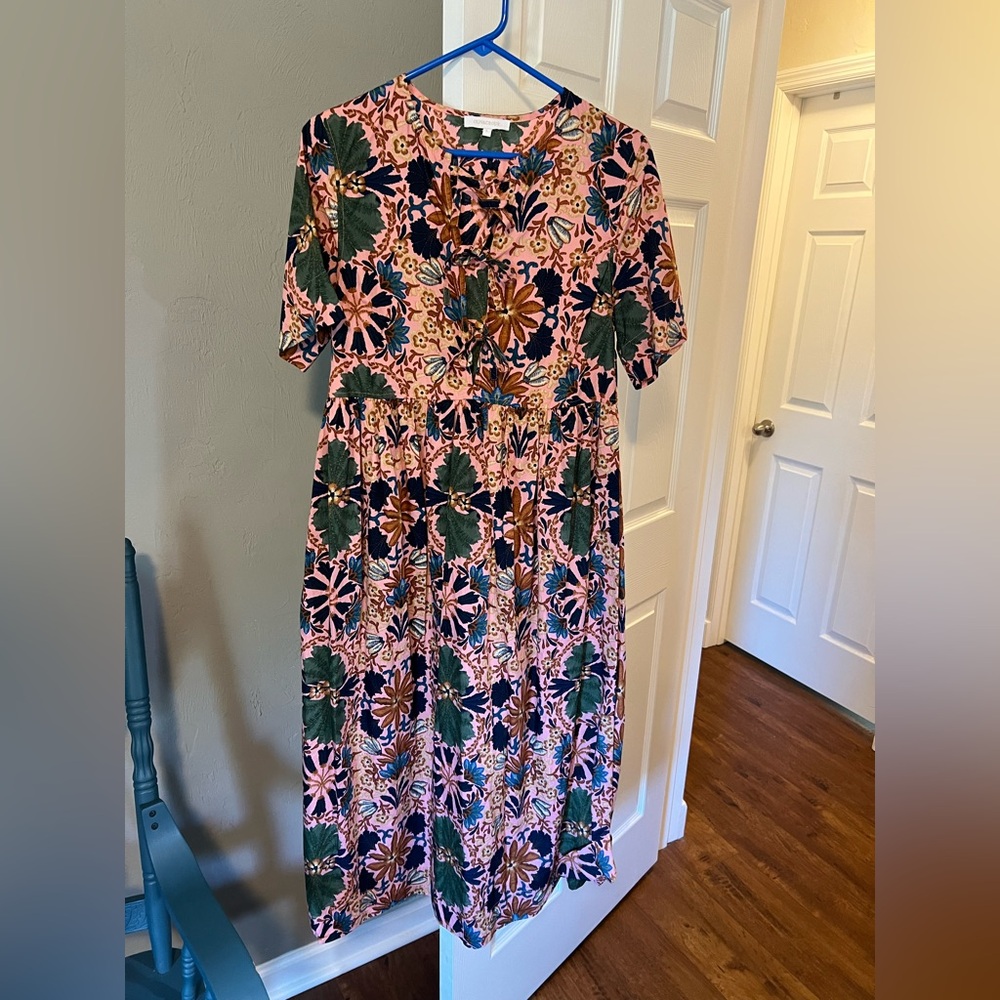 Women’s midi dress with front ties